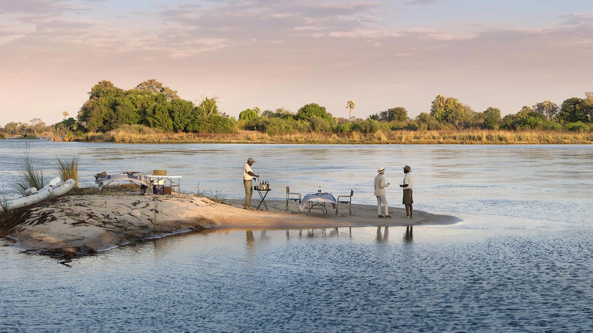 09-african-bush-camps-thorntree-river-lodge-picnic-pano-view.jpg