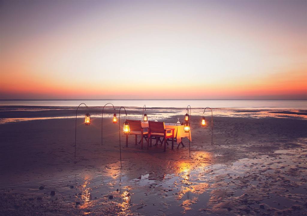 azura-benguerra-dining-on-beach-setup-2.jpg.1024x0.jpg