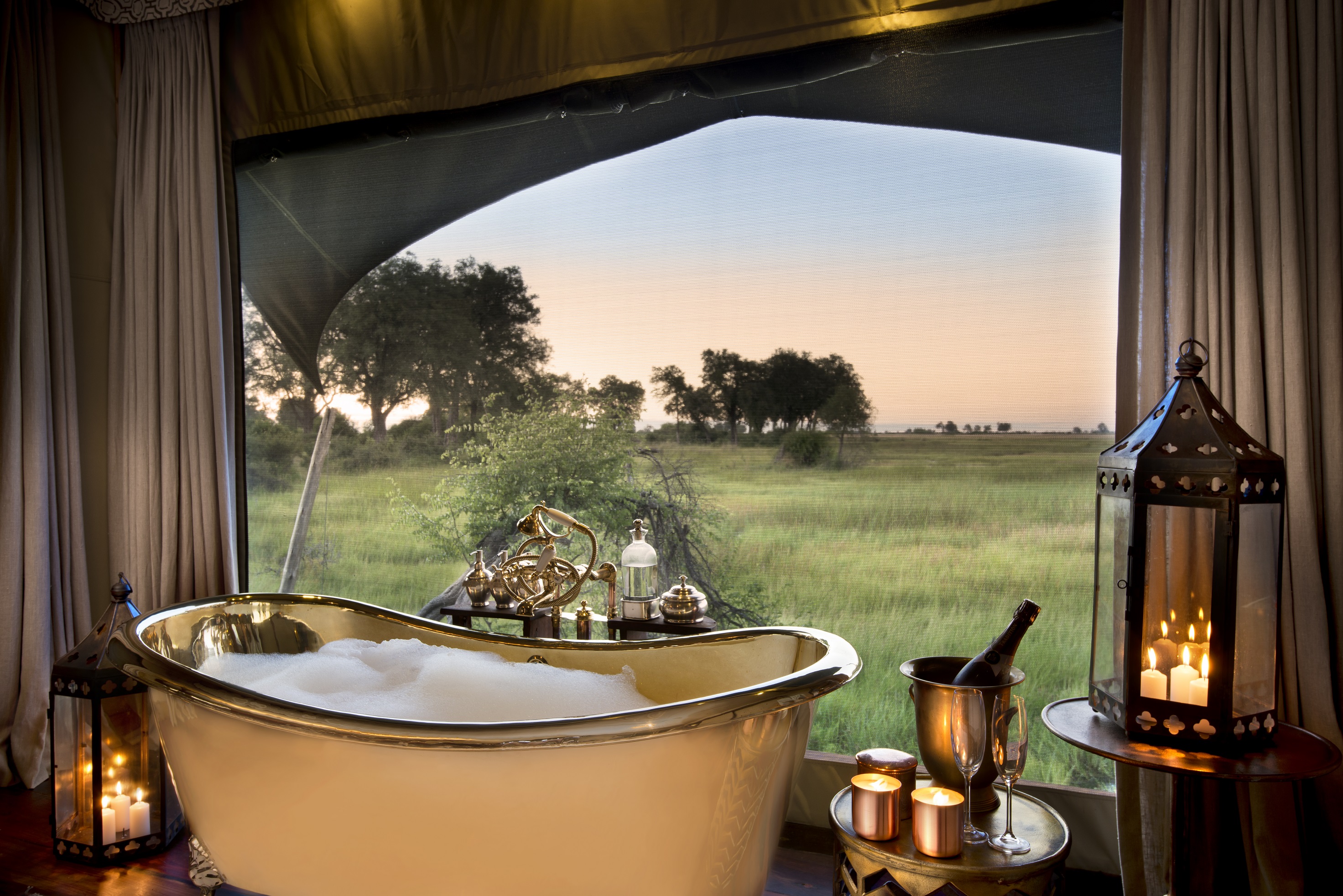 duba-plains-camp-rooms-luxury-tent-bathroom-02-1.jpg