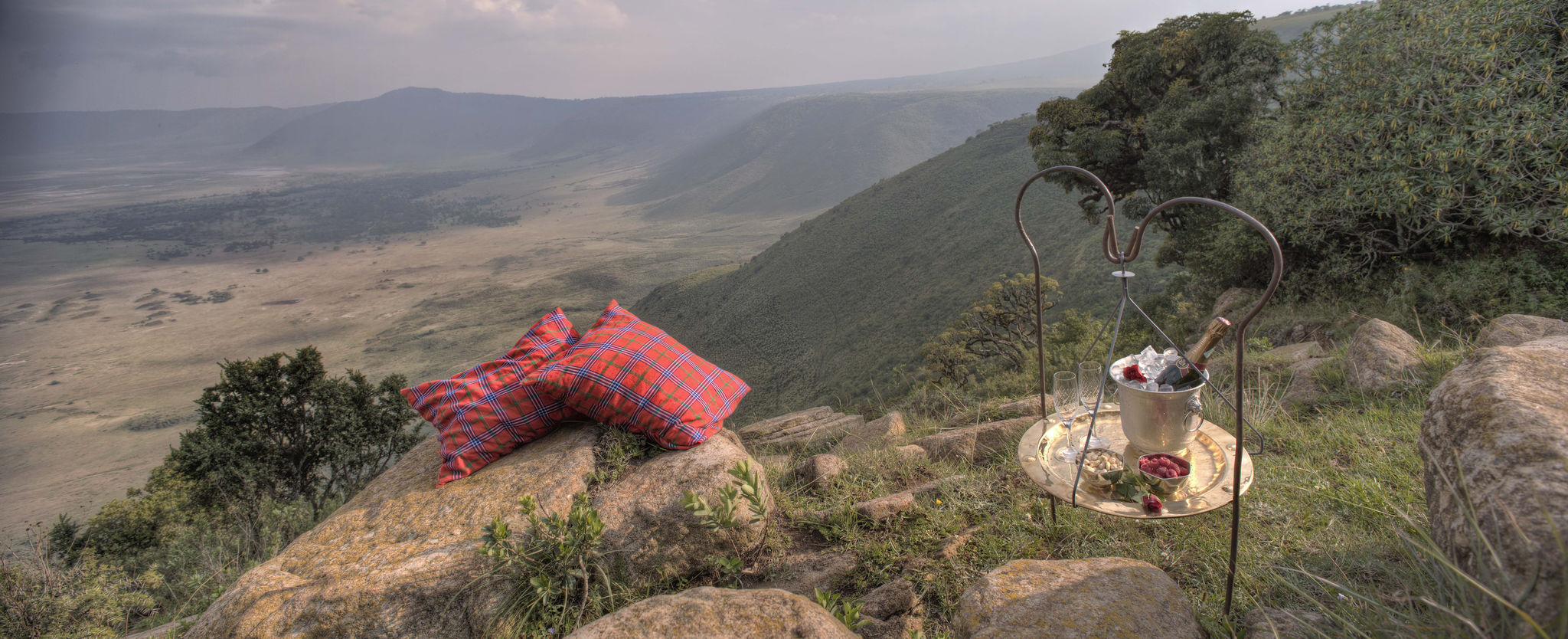 6. ngorongoro-crater-lodge-activities-drinks-01.jpg