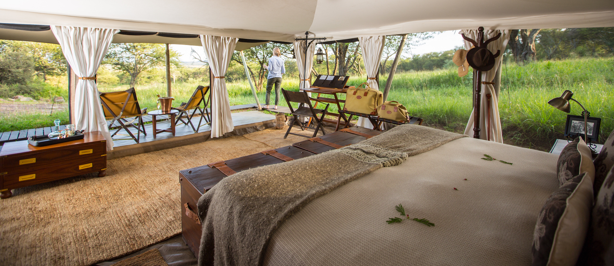 serengeti-pioneer-camp-guest-tent-double-interior-c-silverless.jpg