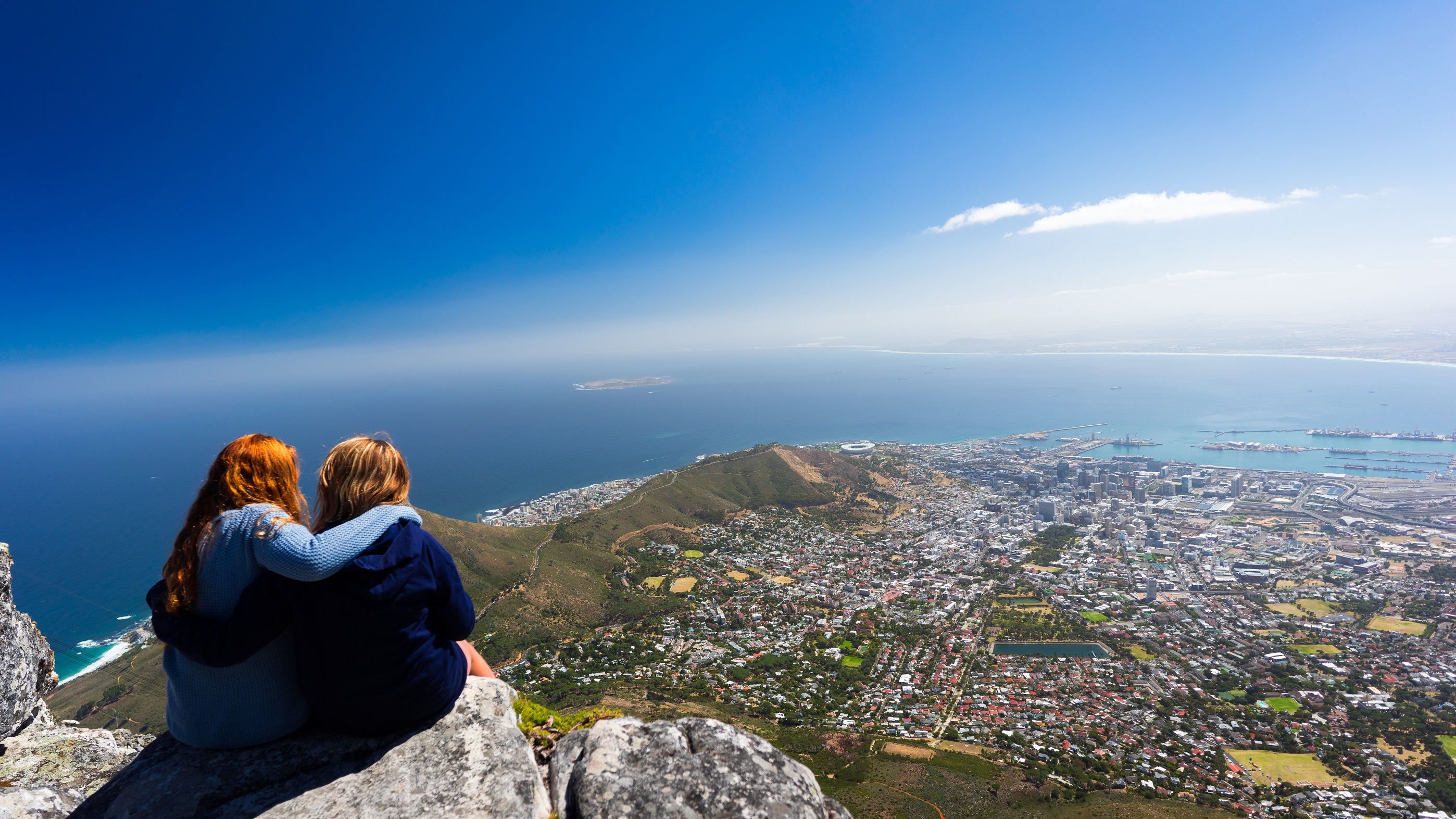 two-girls-on-top-of-table-mountain-cape-town-AdobeStock_179402125.jpeg